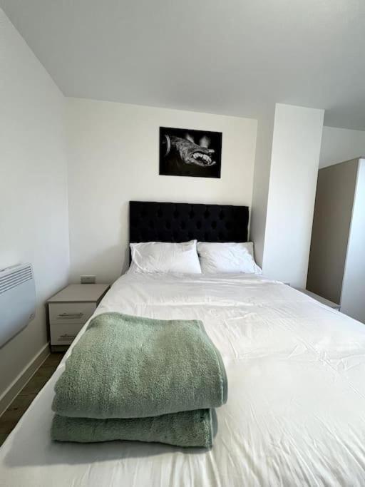 Luxurious City View Apartment In Salford Manchester Eksteriør bilde