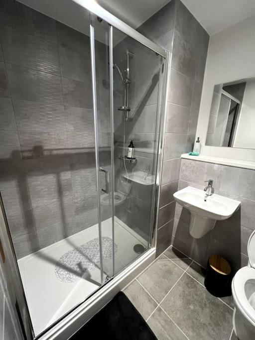 Luxurious City View Apartment In Salford Manchester Eksteriør bilde
